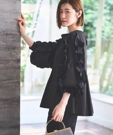 루일 에 부티크 이소재 믹스 프릴 슬리브 페플럼 셋업 S