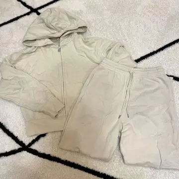 UNIQLO 유니클로 베이지 후드 부착 셋업 M 사이즈