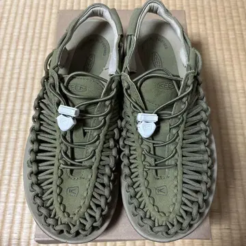 KEEN 아웃도어 샌들 올리브