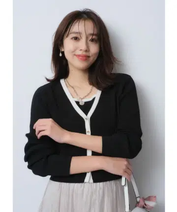 저스길리티 니트 가디건