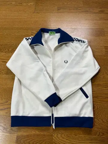 화이트/네이비 체크 무늬 저지