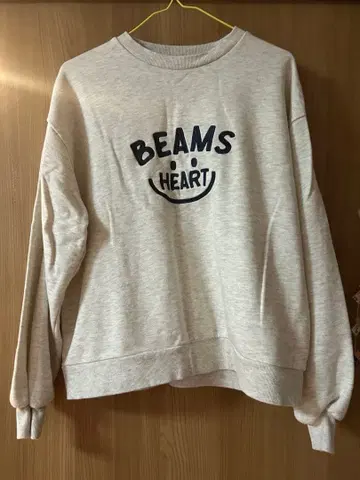 BEAMS HEART 스마일 자수 크루 맨투맨
