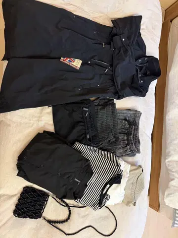 블랙 롱 코트 롱 티셔츠 블랙 셔츠, 팬츠, 비즈 미니백 묶음 판매
