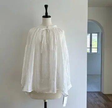 TUTIE 2WAY 개더 블라우스 린넨