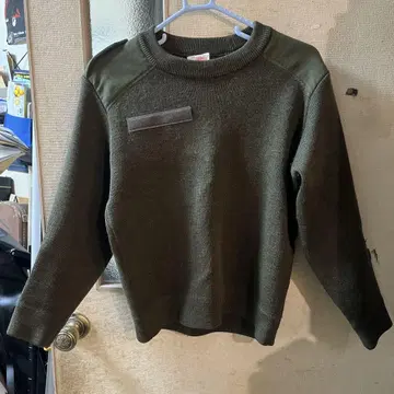 ST.JAMES 1992년산 올리브 그린 니트 88 사이즈