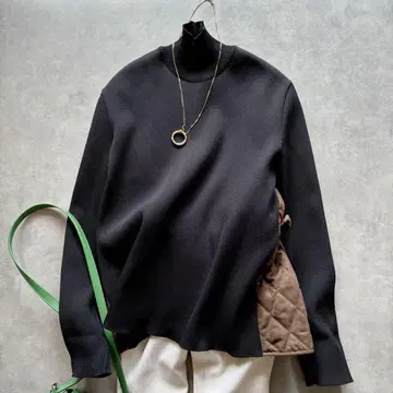 정가 5.3만 아키라나카 도킹 퀼팅 콤비 리브 니트 블랙