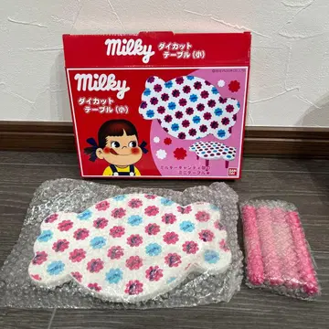 Milky 다이컷 테이블