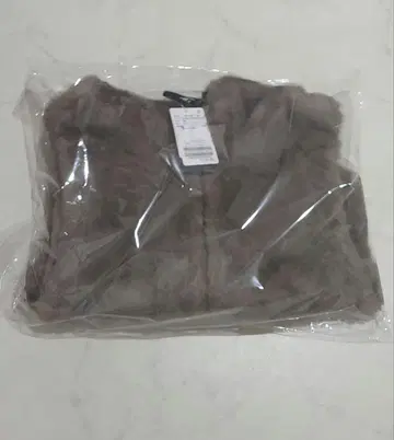 [ LOU ANDREA ] HOOD VEST