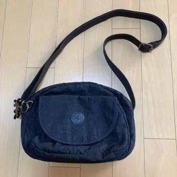 키플링 숄더백 블랙 (원단 패턴)