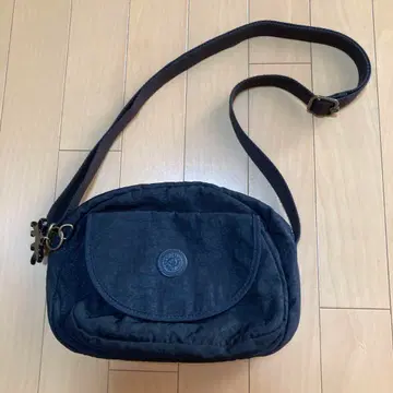 키플링 숄더백 블랙 (원단 패턴)