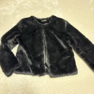 블랙 노카라 인조 모피 자켓