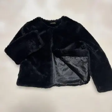 블랙 노카라 인조 모피 자켓