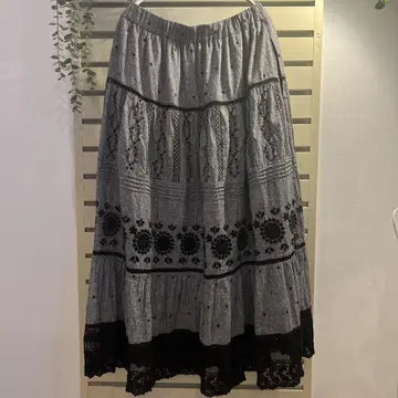 [ kazumi 콜라보 ] 서스펜더 자수 스커트 차콜