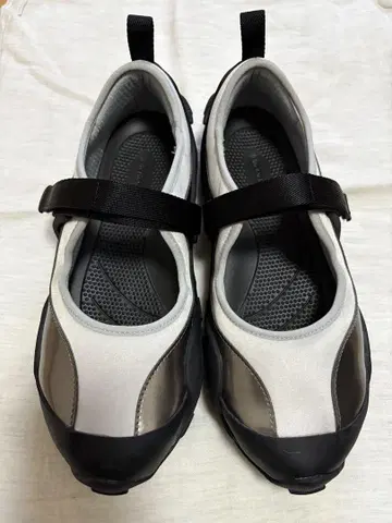emmi x CROCS Terre 25cm 블랙 샌들 발레 스트랩