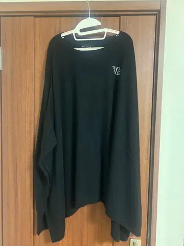 발렌자 판초 블랙 VA 자수 오버 사이즈 니트