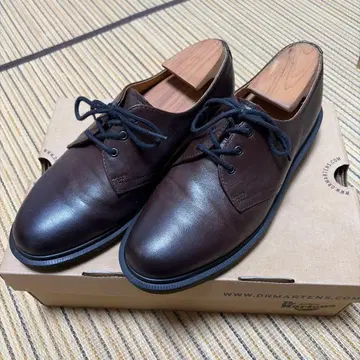 Dr. Martens 다크 브라운 드레스 슈즈