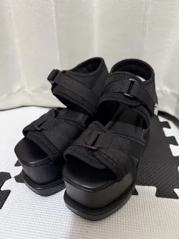 블랙 스트랩 웨지솔 샌들 통굽 샌들 새상품급!