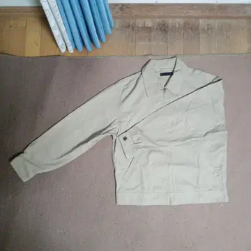 짧은 기장 자켓 UNIQLO 베이지 블랙 지퍼 포함
