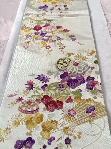 흰색 바탕에 꽃 무늬 후리소데용 후쿠로 오비 전통