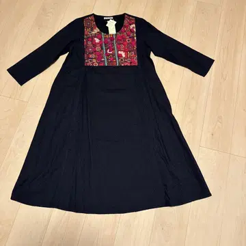 Malaika 네이비 자수 롱 원피스
