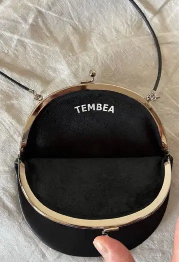 TEMBEA 블랙 가죽 가마구치 숄더백 미사용