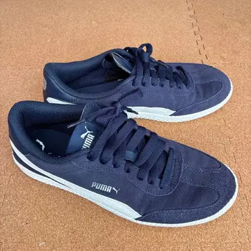 PUMA 네이비 스웨이드 로우컷 스니커즈