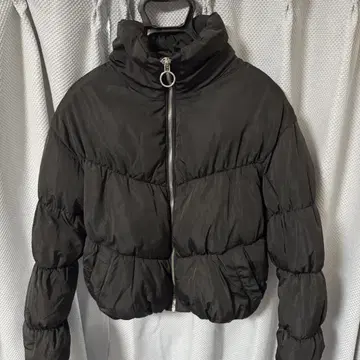 Bershka 블랙 숏 기장 다운 자켓