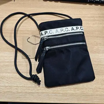 APC 아페쎄 넥 파우치 숄더백 블랙