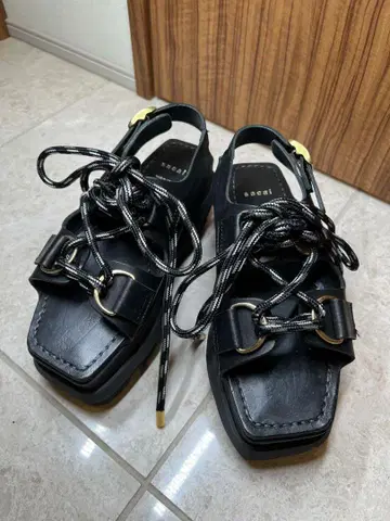 Sacai 블랙 통굽 샌들