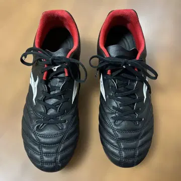 Mizuno 모나르시다 축구화 블랙/레드 25.0