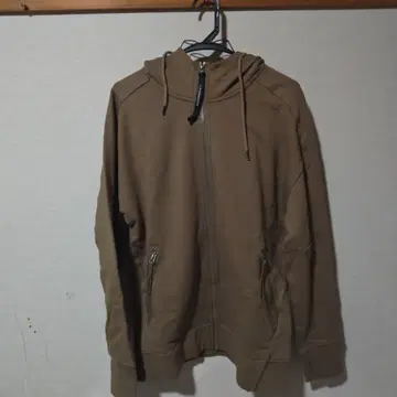 CP COMPANY 고글 부착 카키 후드티