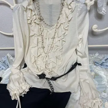 잉게보그 울 100% 프릴 블라우스