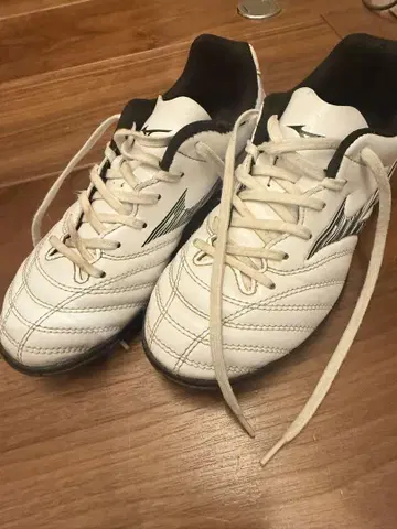 Mizuno 화이트 축구 트레이닝 슈즈