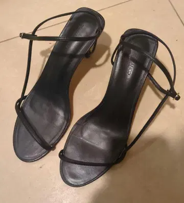TONY BIANCO CAPRICE 토니비앙코 샌들 블랙