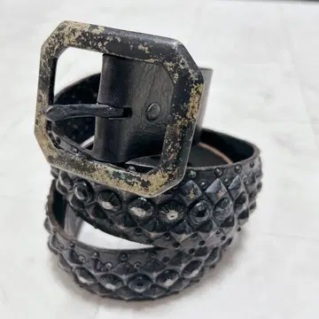 HTC 블랙 피라미드 스터드 벨트 36/90