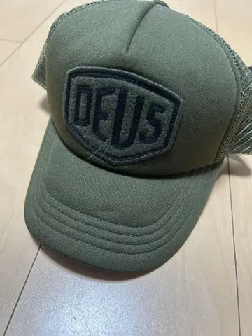 DEUS EX MACHINA 트래커 캡 올리브