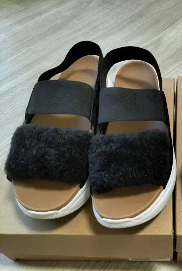 상자 없음! 인조 모피 샌들 26cm 블랙