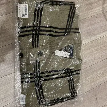 카키 체크 무늬 가디건