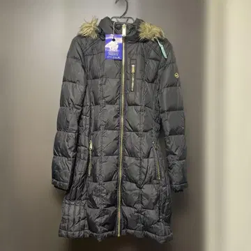 후드 부착 블랙 다운 자켓