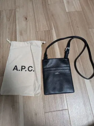 컨디션 최상 A.P.C. 아페쎄 스마트폰 숄더백 블랙