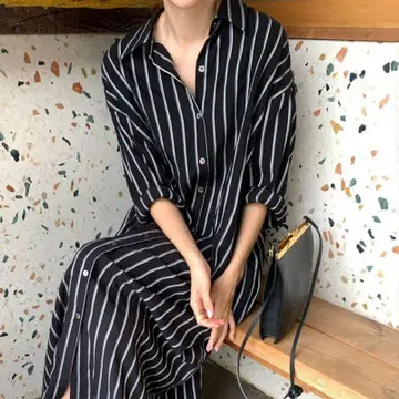 스트라이프의 넉넉한 셔츠 원피스입니다