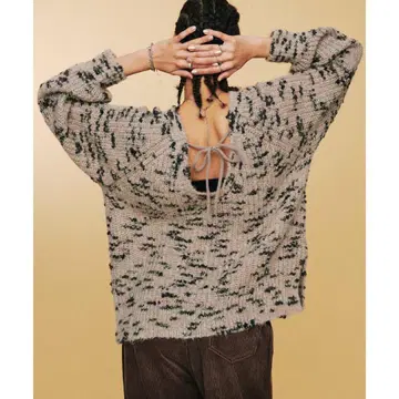 WHO'S WHO gallery 백 오픈 니트 스웨터 그레이 계열
