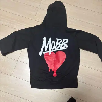 MOBB. 하트 프린트 블랙 후드티