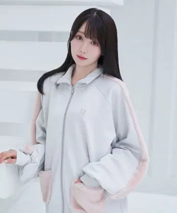 로제 뮤즈 fake fur point big trackj 후드티만
