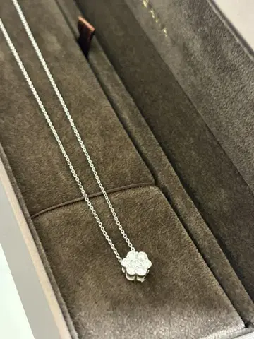 플라티나 다이아몬드 목걸이 꽃 모티브