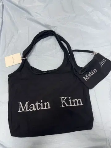 Matin Kim 블랙 토트백과 파우치 세트