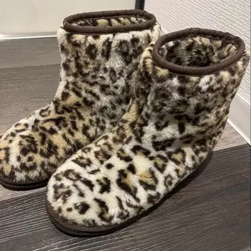레오파드 무늬 퍼 어그 부츠