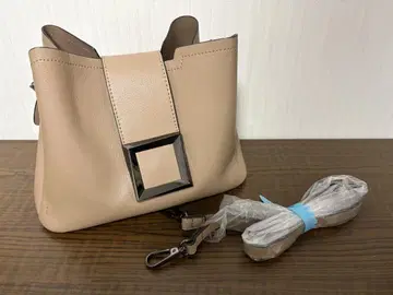 Elura 베이지 스퀘어 버클 핸드백 숄더백