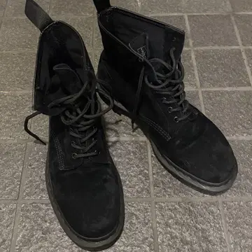 [ Dr.Martens ] 닥터마틴 8홀 부츠 블랙 스웨이드