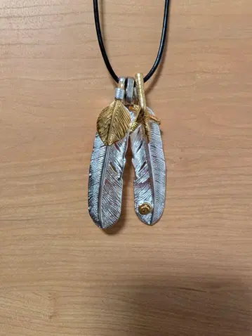 페더 목걸이 상금 금발톱